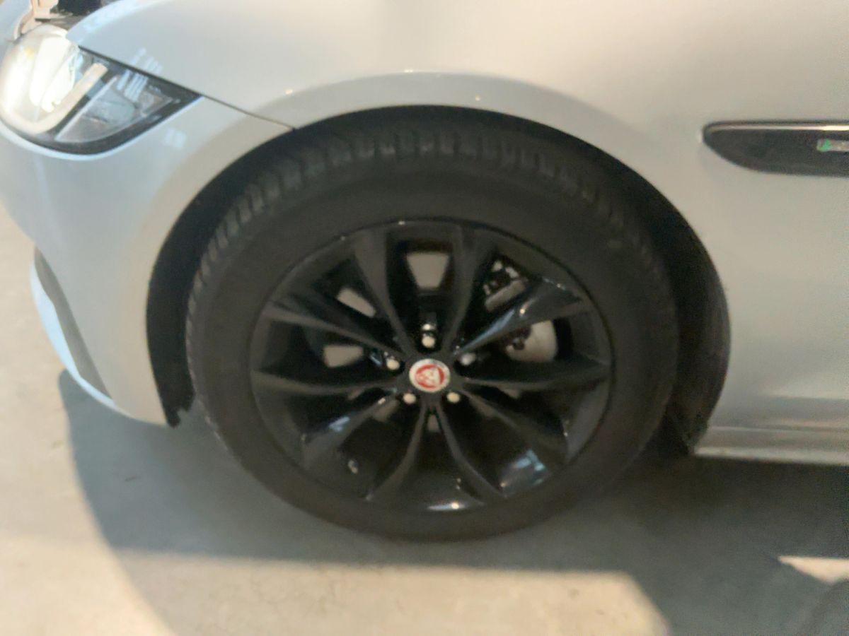 Jaguar XF 2018 — photo 4