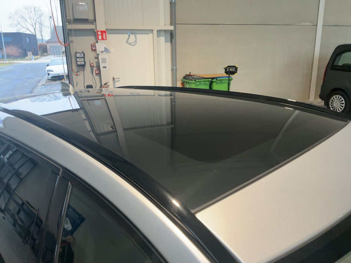 Jaguar XF 2018 — photo 14