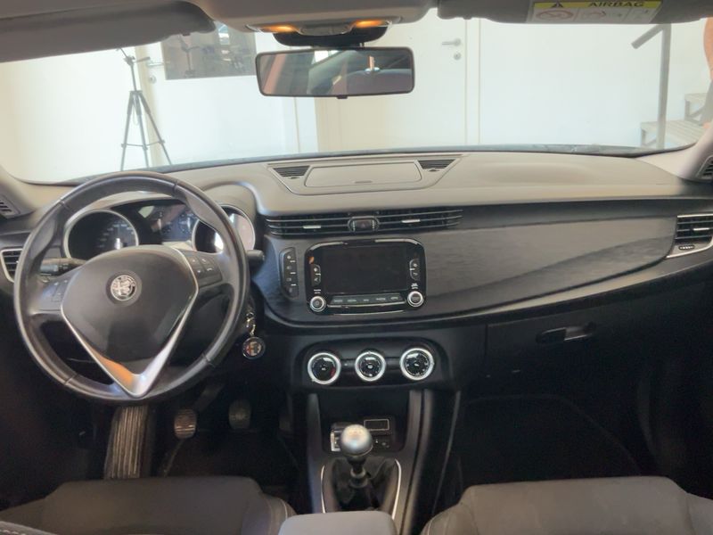 Alfa Romeo Giulietta 1.6 JTD Basis — zdjęcie 12