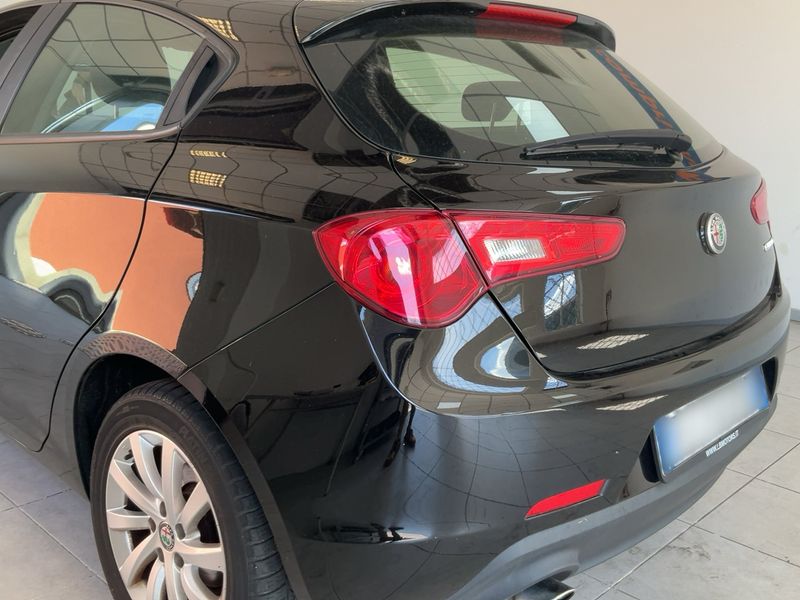 Alfa Romeo Giulietta 1.6 JTD Basis — zdjęcie 3
