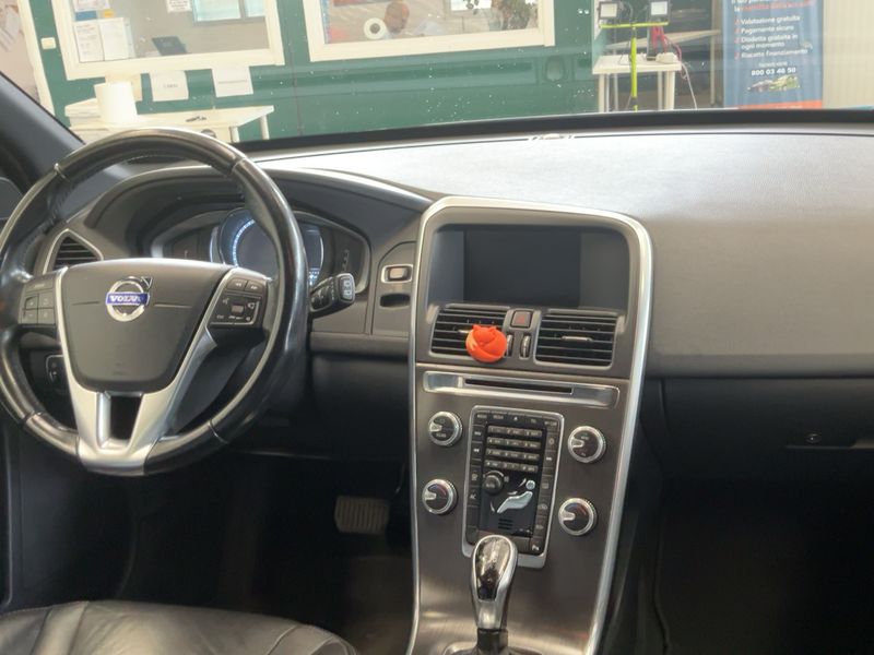 Volvo XC60 2.0 D4 Summum 2WD — zdjęcie 12