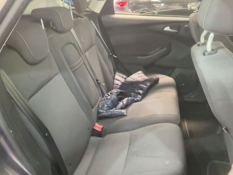 Ford Focus 1.6 Ti-VCT Titanium — zdjęcie 14