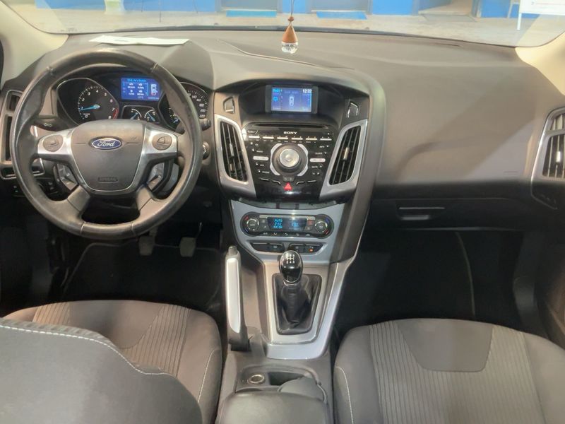Ford Focus 1.6 Ti-VCT Titanium — zdjęcie 12