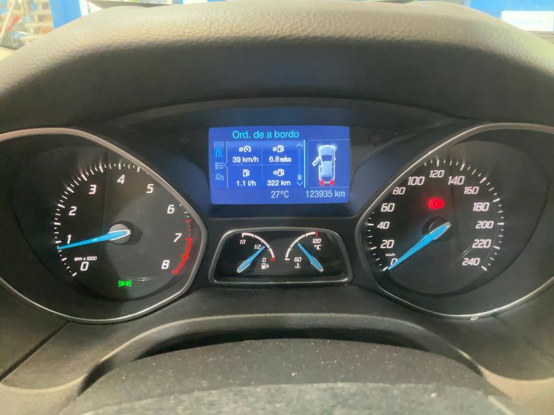 Ford Focus 1.6 Ti-VCT Titanium — zdjęcie 13
