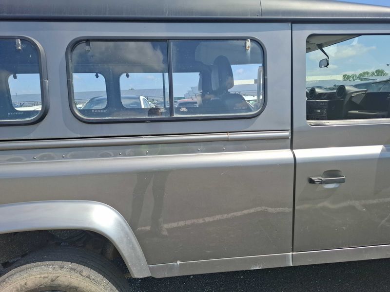 Land Rover Defender 2.4 Td4 110 Hard Top S — zdjęcie 13