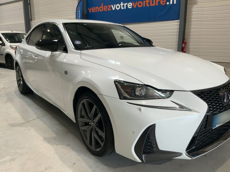 Lexus IS-Serie IS 300h F SPORT — zdjęcie 8