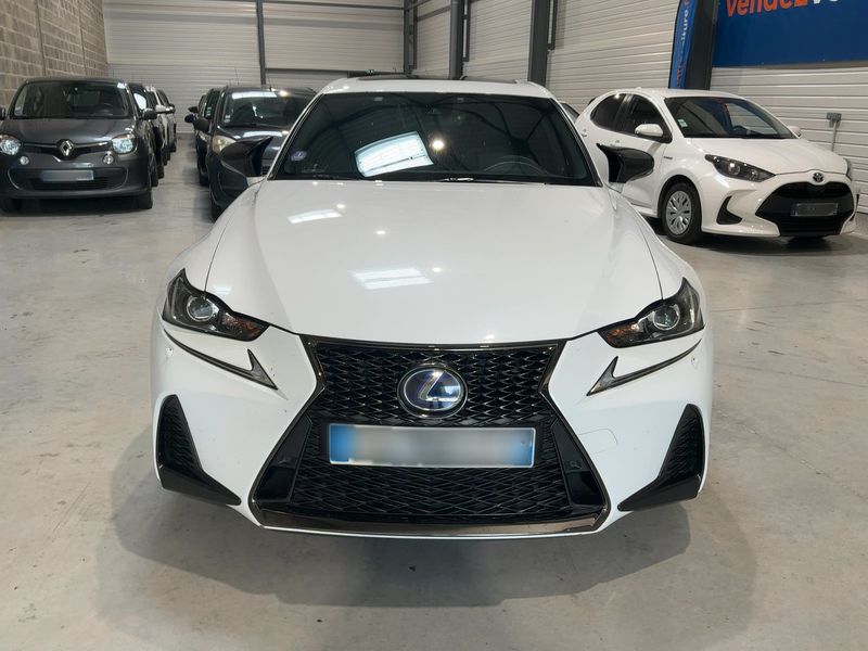 Lexus IS-Serie IS 300h F SPORT — zdjęcie 9