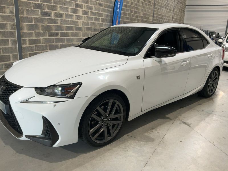 Lexus IS-Serie IS 300h F SPORT — zdjęcie 2