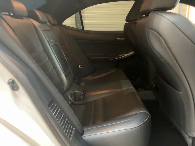 Lexus IS-Serie IS 300h F SPORT — zdjęcie 14
