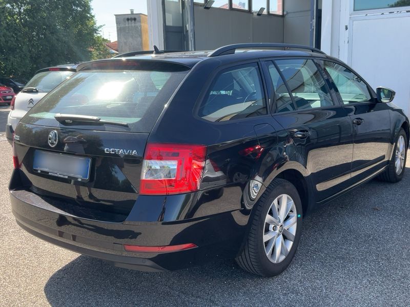 Skoda Octavia 2.0 TDI Executive — zdjęcie 6