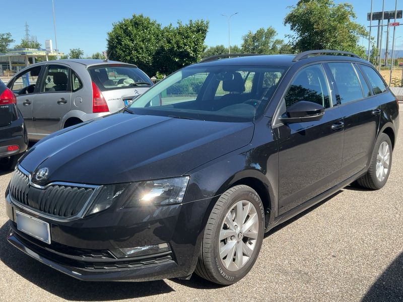 Skoda Octavia 2.0 TDI Executive — zdjęcie 1