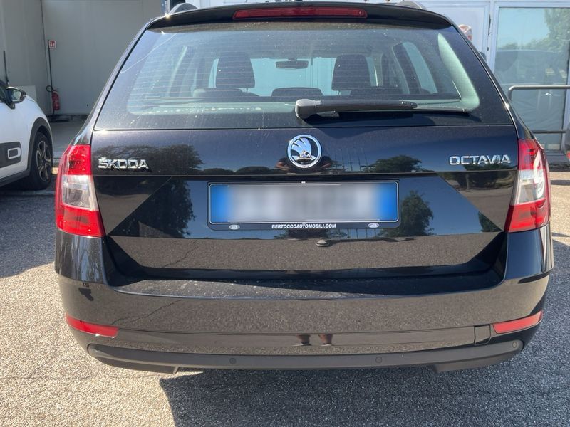 Skoda Octavia 2.0 TDI Executive — zdjęcie 5