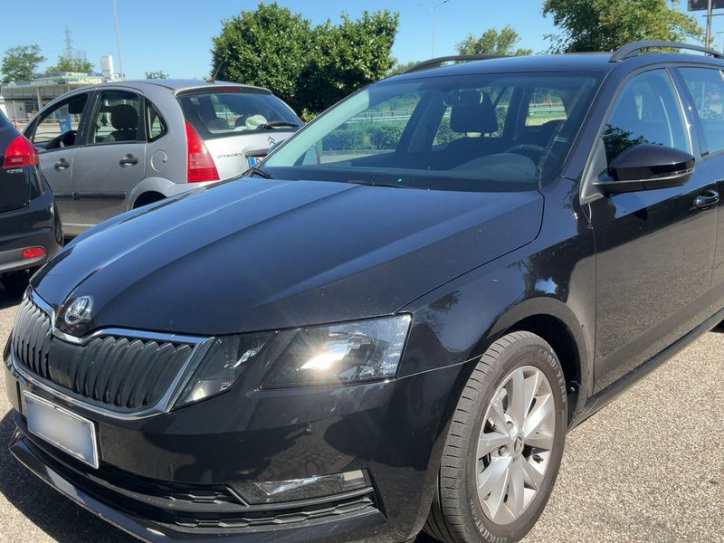 Skoda Octavia 2.0 TDI Executive — zdjęcie 2