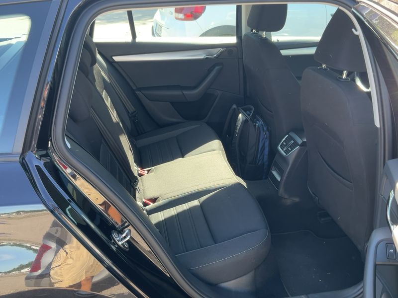 Skoda Octavia 2.0 TDI Executive — zdjęcie 14