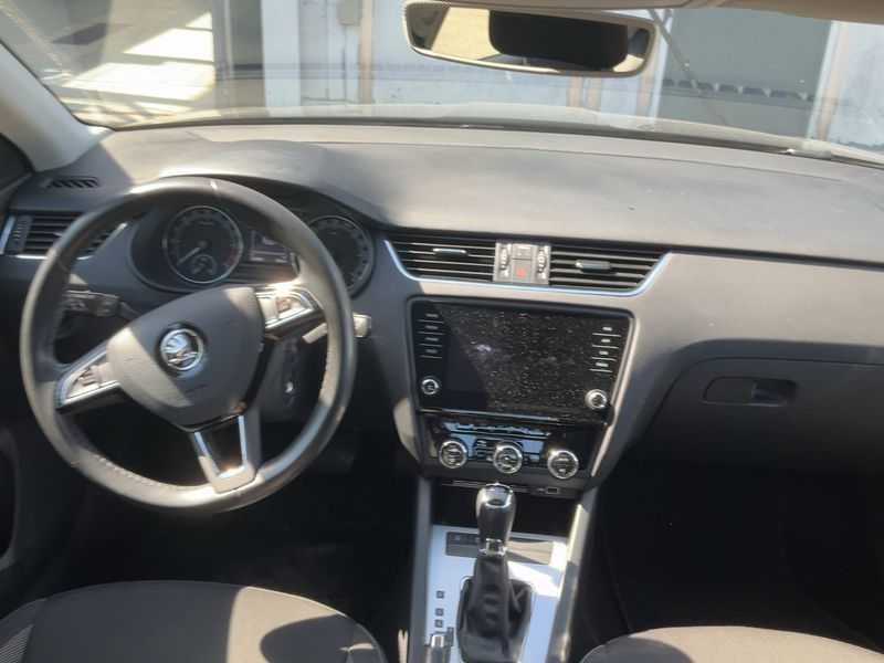 Skoda Octavia 2.0 TDI Executive — zdjęcie 12