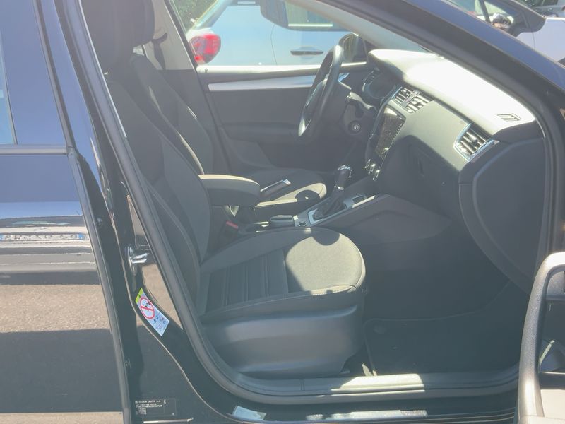 Skoda Octavia 2.0 TDI Executive — zdjęcie 11