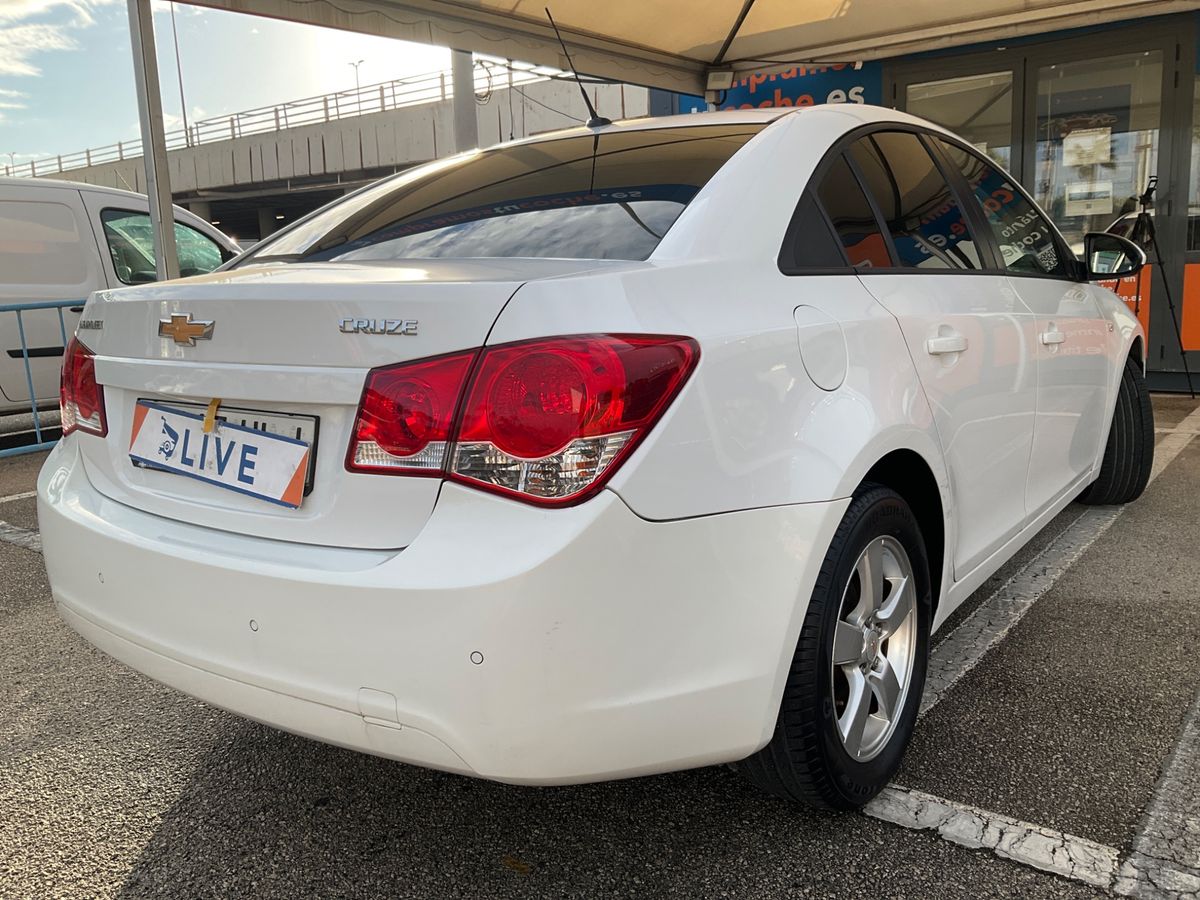 Chevrolet Cruze 1.6 LS+