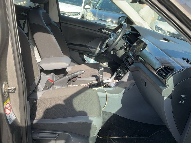 Volkswagen T-Cross 1.0 TSI Carat 2019 – снимка 16
