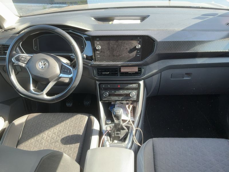 Volkswagen T-Cross 1.0 TSI Carat 2019 – снимка 17