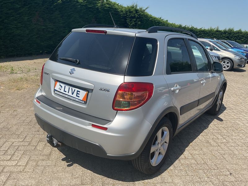 Suzuki SX4 1.6 Club — zdjęcie 2