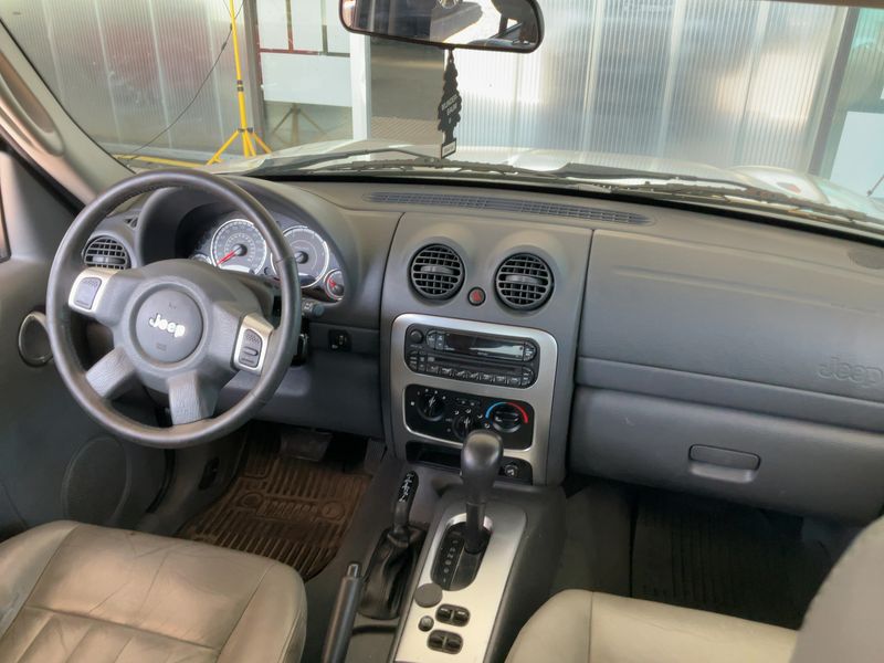 Jeep Cherokee 2.8 CRD Limited — zdjęcie 12