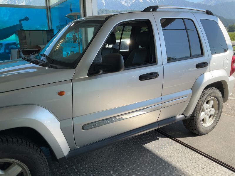 Jeep Cherokee 2.8 CRD Limited — zdjęcie 4