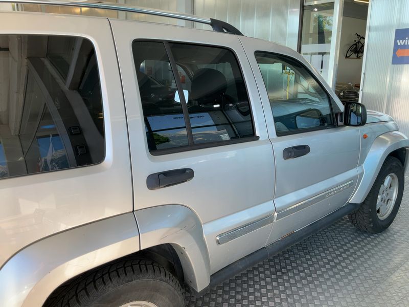 Jeep Cherokee 2.8 CRD Limited — zdjęcie 7