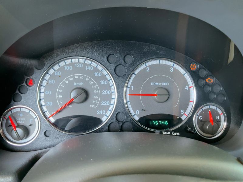 Jeep Cherokee 2.8 CRD Limited — zdjęcie 13