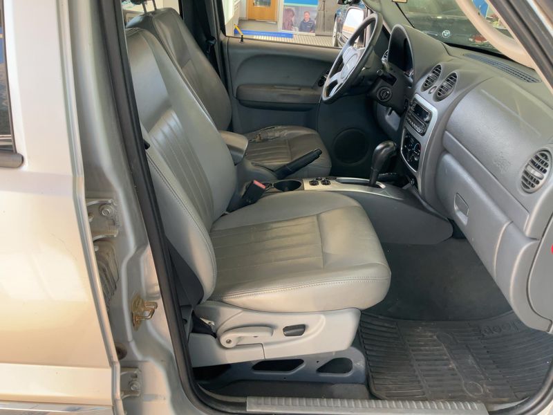 Jeep Cherokee 2.8 CRD Limited — zdjęcie 11