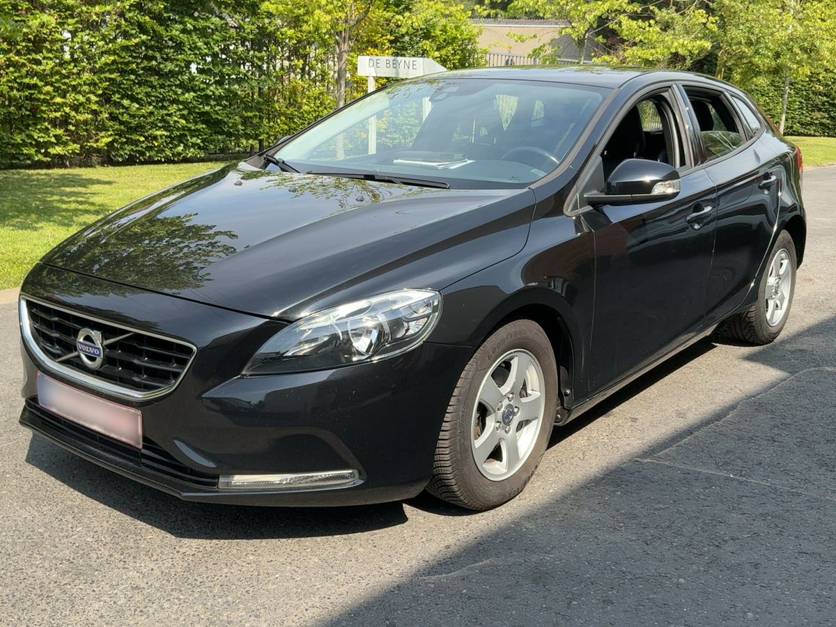 Volvo V40 2015 — photo 1