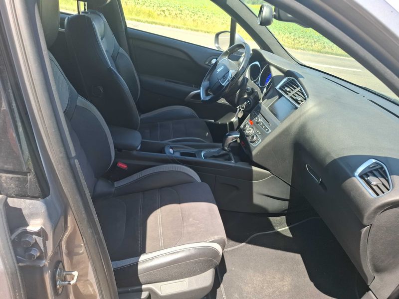 DS Automobiles DS4 1.6 Blue-HDi SoChic — zdjęcie 10