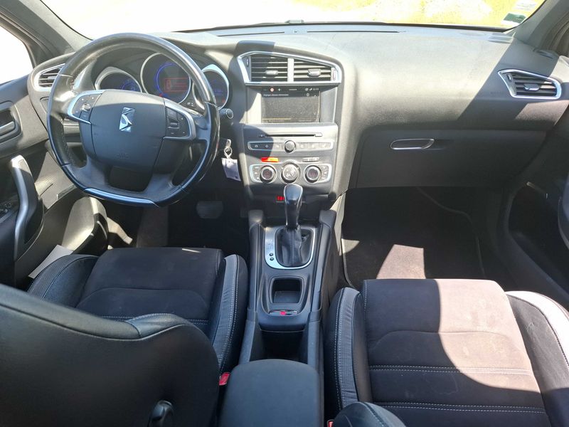 DS Automobiles DS4 1.6 Blue-HDi SoChic — zdjęcie 11