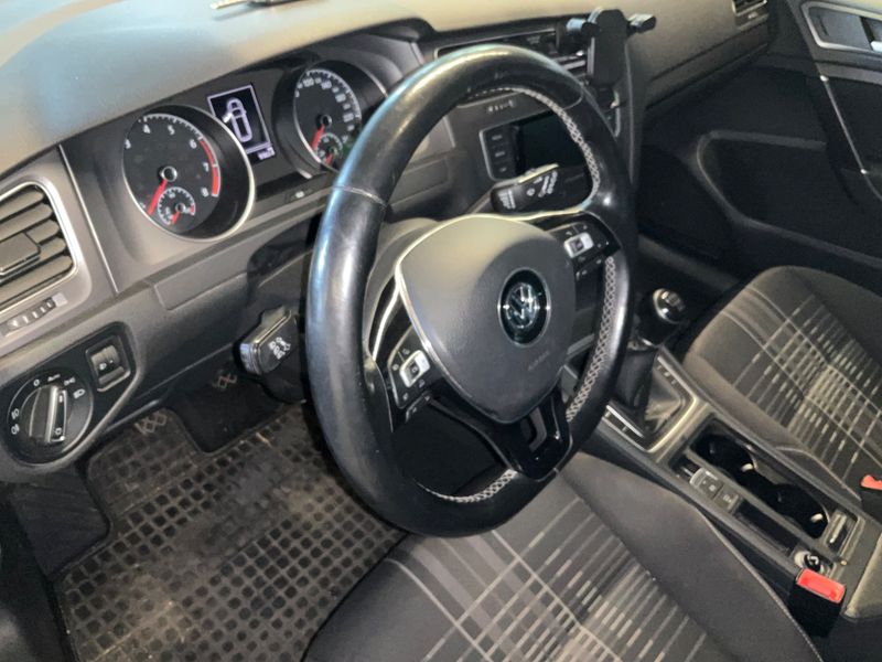 Volkswagen Golf VII 1.2 TSI Lounge BlueMotion Tech 2015 – снимка 29