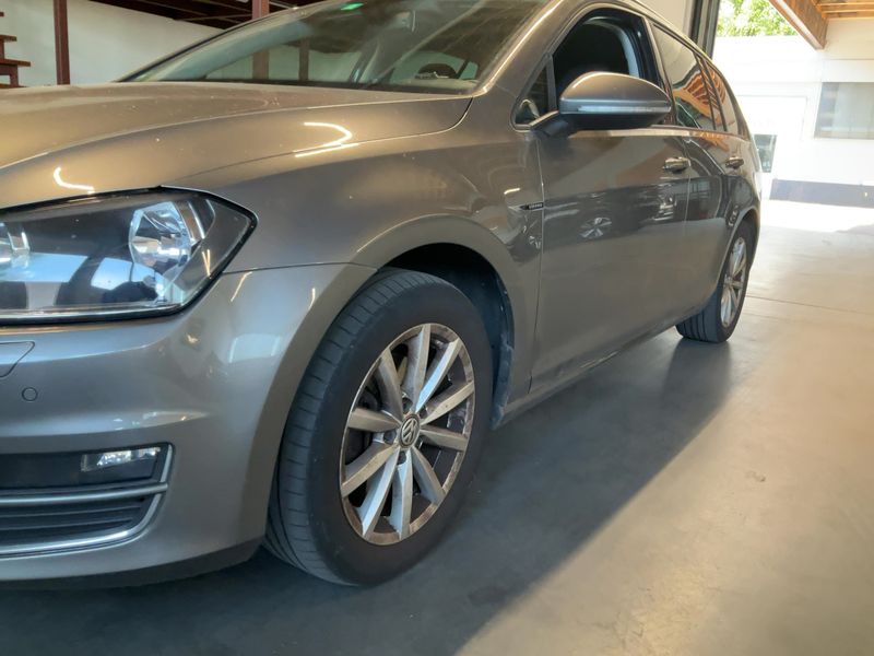 Volkswagen Golf VII 1.2 TSI Lounge BlueMotion Tech 2015 – снимка 2