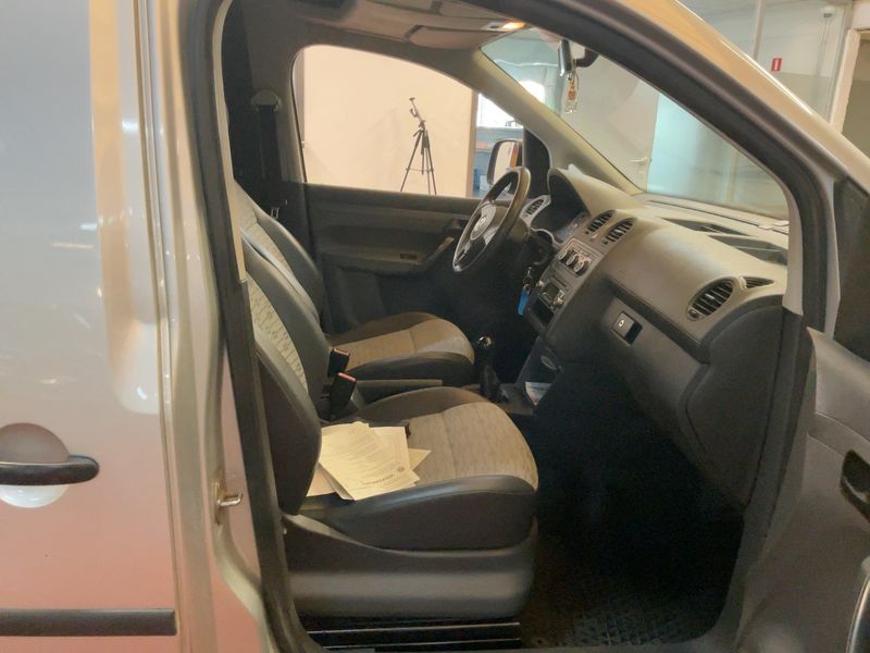 Volkswagen Caddy 1.6 TDI Maxi Kasten 2011 – снимка 16
