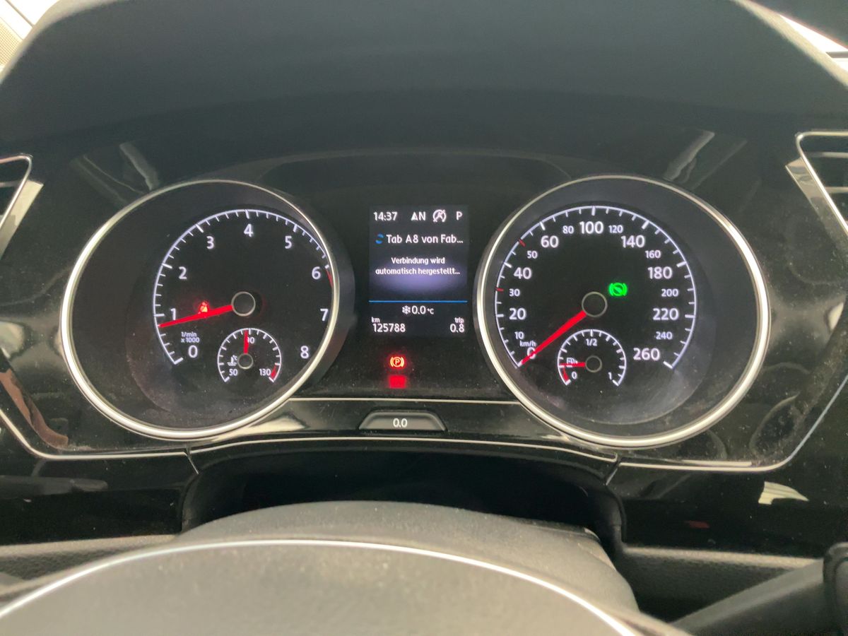 Volkswagen Touran 2018 — photo 19