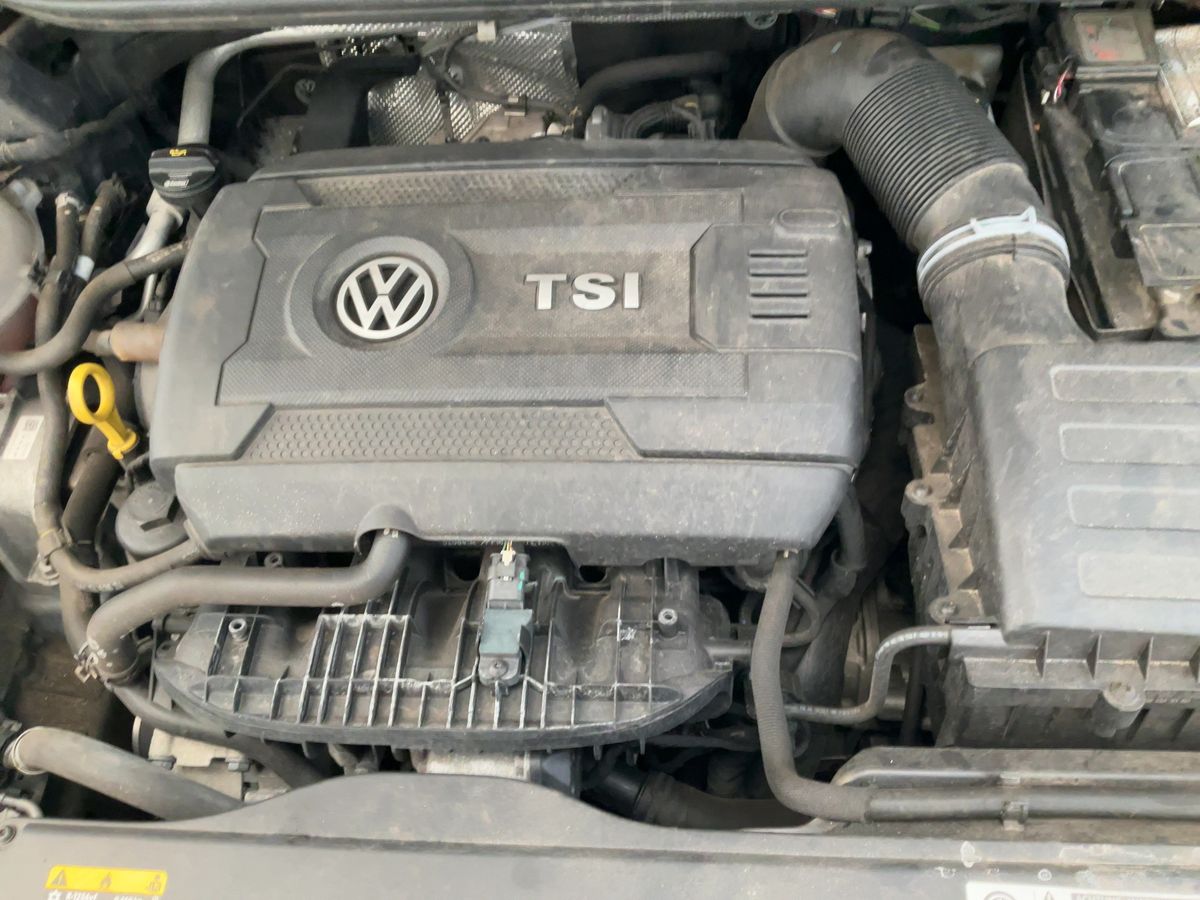 Volkswagen Touran 2018 — photo 23