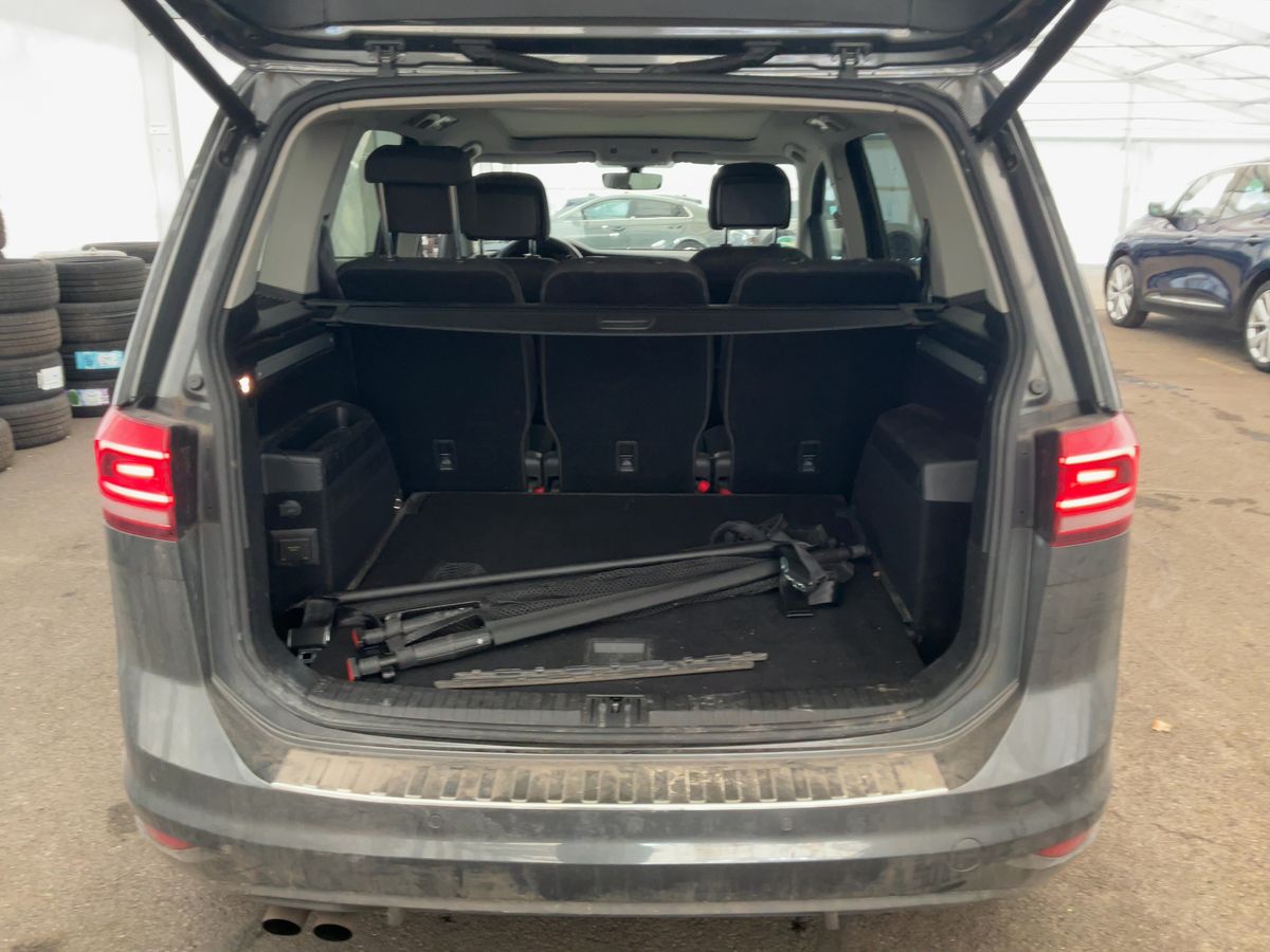 Volkswagen Touran 2018 — photo 16