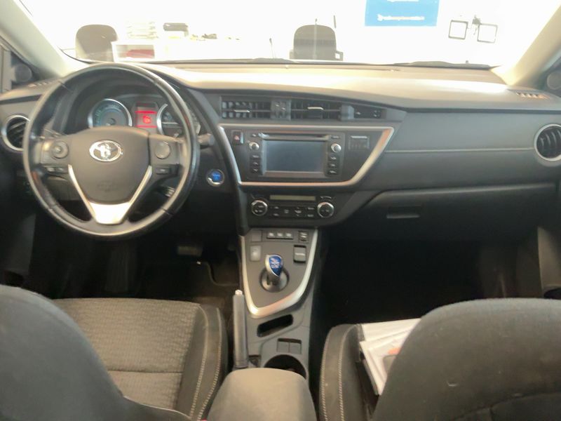Toyota Auris Touring Sports 1.8 Hybrid Active — zdjęcie 12