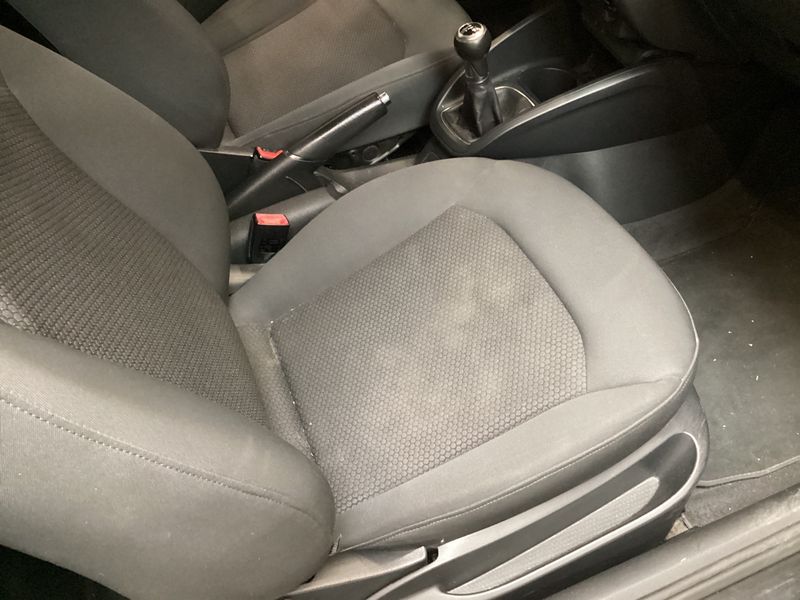 Audi A1 1.6 TDI Attraction 2010 – снимка 28