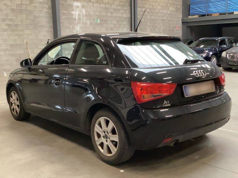 Audi A1 1.6 TDI Attraction 2010 – снимка 6