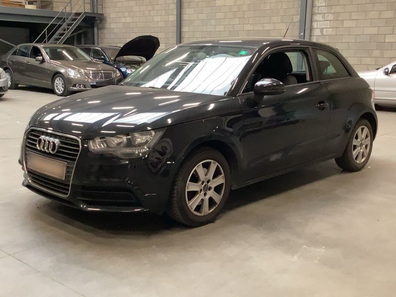 Audi A1 1.6 TDI Attraction 2010 – снимка 1