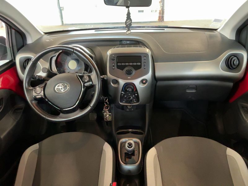 Toyota Aygo 1.0 X-Play — zdjęcie 12