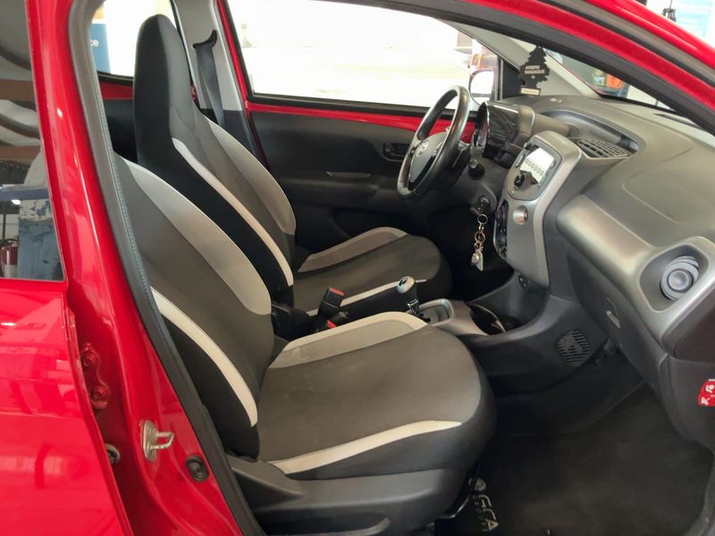 Toyota Aygo 1.0 X-Play — zdjęcie 11