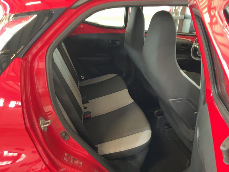 Toyota Aygo 1.0 X-Play — zdjęcie 14