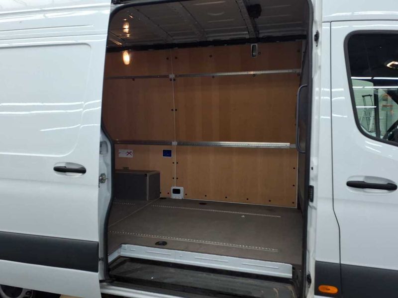 Mercedes-Benz Sprinter 317 CDI Kasten L2 — zdjęcie 8
