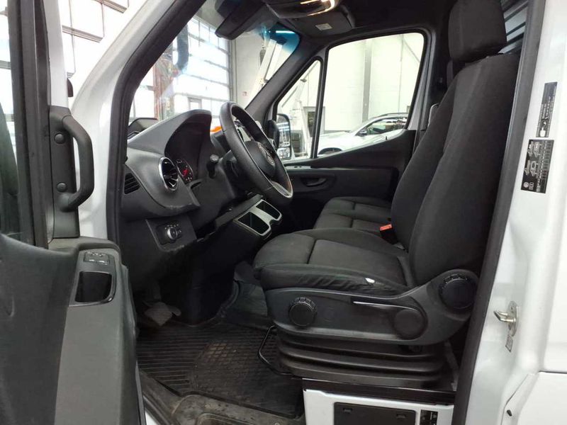Mercedes-Benz Sprinter 317 CDI Kasten L2 — zdjęcie 6