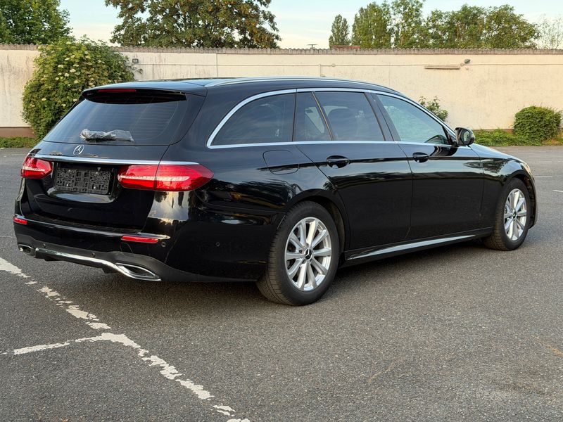Mercedes-Benz E-Klasse E 220 d AMG Line — zdjęcie 19