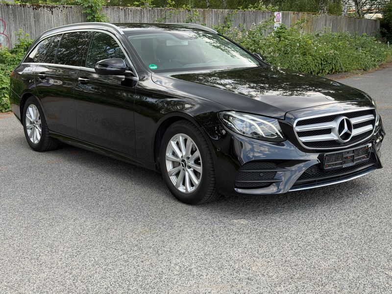 Mercedes-Benz E-Klasse E 220 d AMG Line — zdjęcie 17