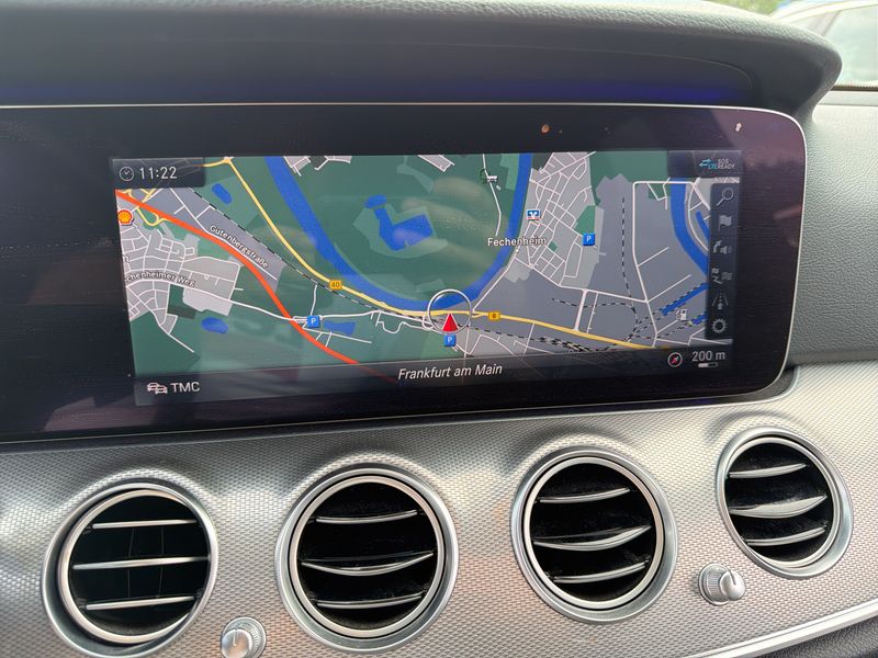 Mercedes-Benz E-Klasse E 220 d AMG Line — zdjęcie 13